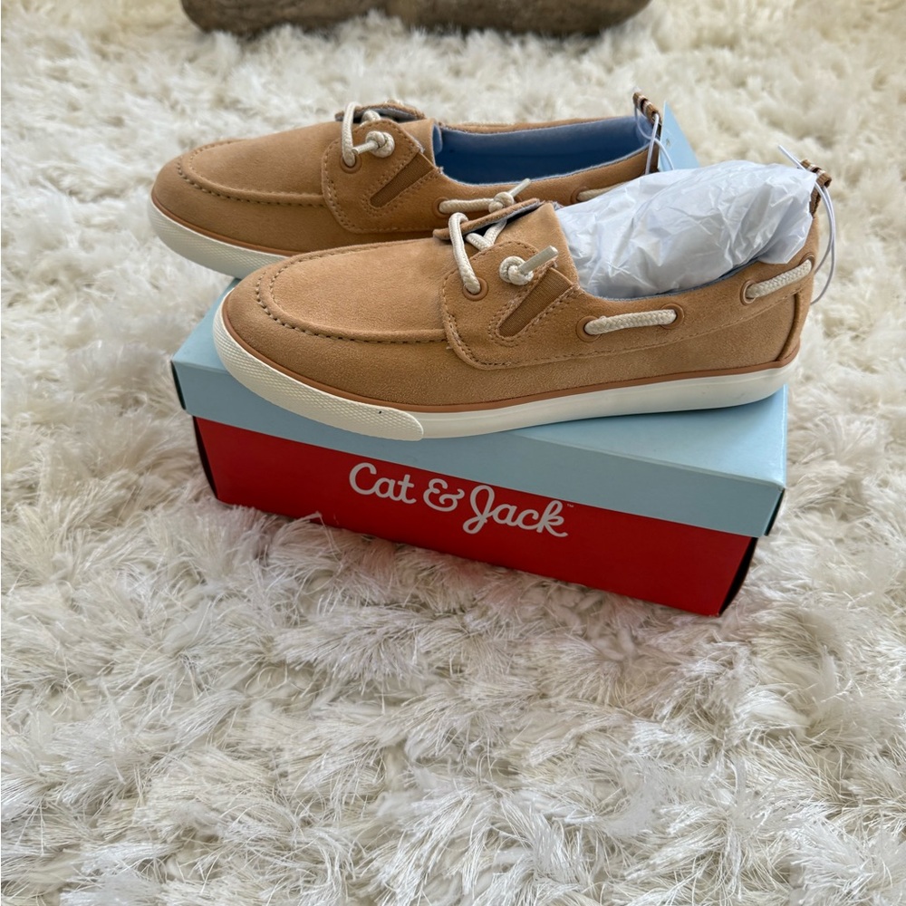 NWT Cat and Jack boys boat shoes.